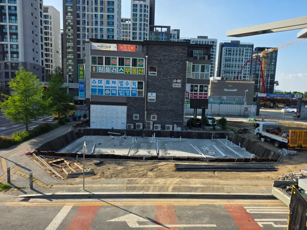 Construction site of my car detailing shop in Korea near apartment complexes